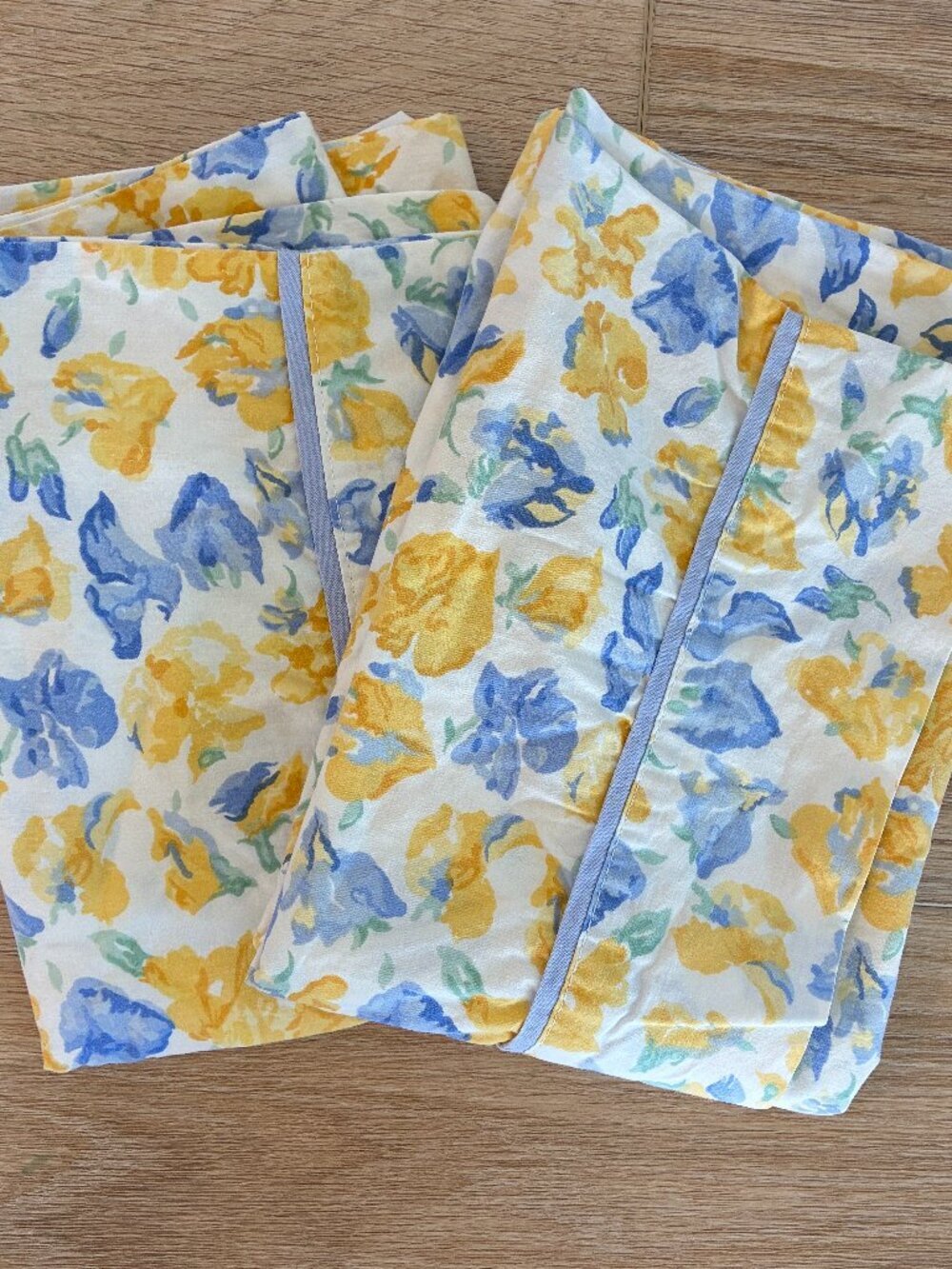 Vintage Laura Ashley Charlotte Confetti Floral Pillow Cases Set of 2 Standard